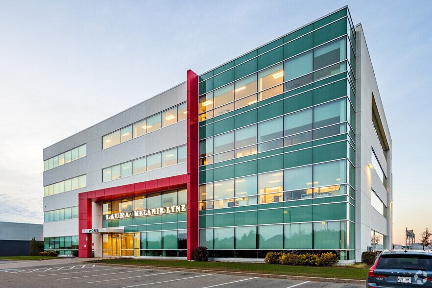 More Photos Of 2955 Rue Jules-Brillant, Laval Office For Lease