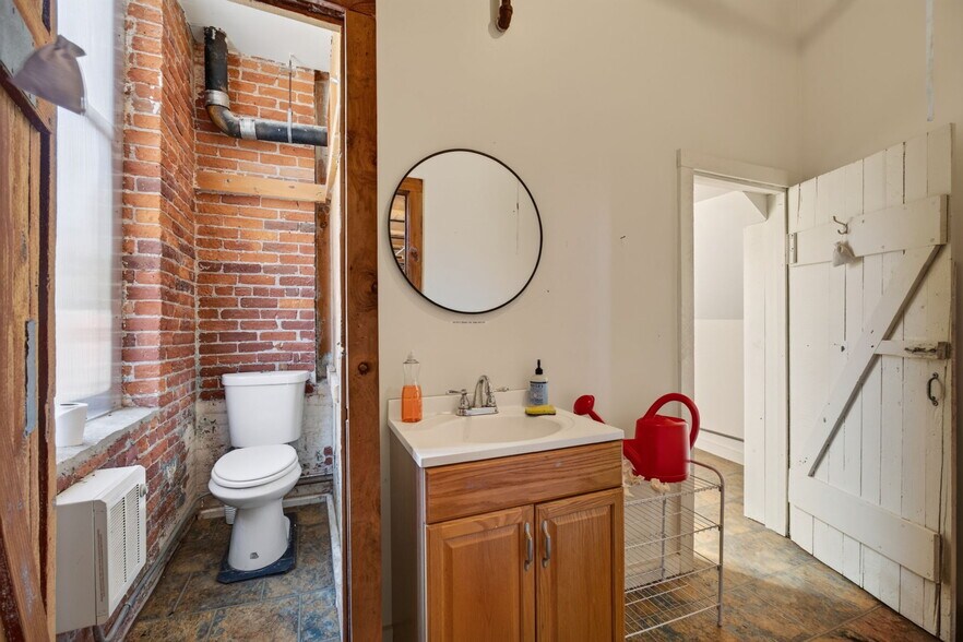 More Photos Of 420 Park St, Housatonic Flex For Sale