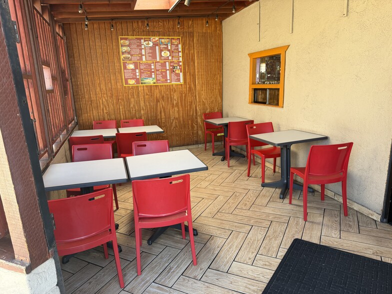 More Photos Of 3973 Mission Blvd, San Diego General Retail For Lease