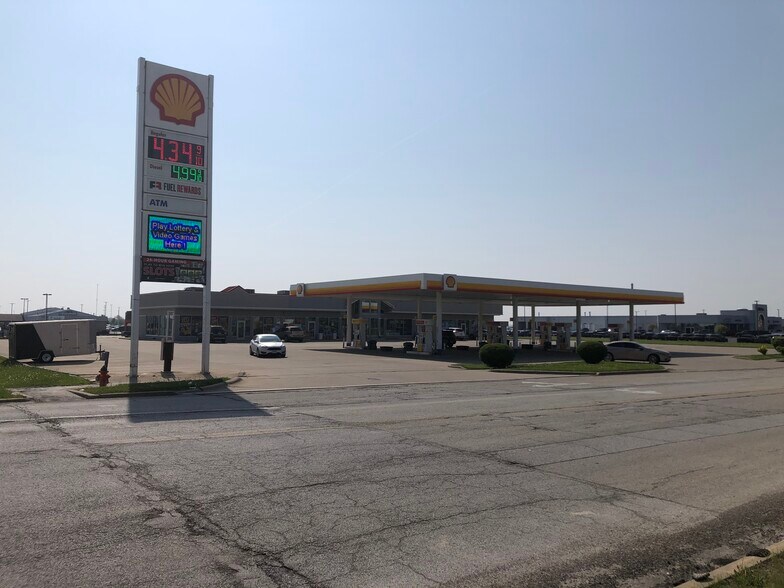 More Photos Of 1910 W Reynolds St, Pontiac General Retail For Lease