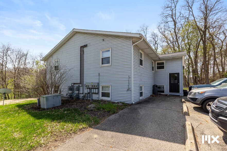 More Photos Of 2535 7th St, Shelbyville Apartments For Sale