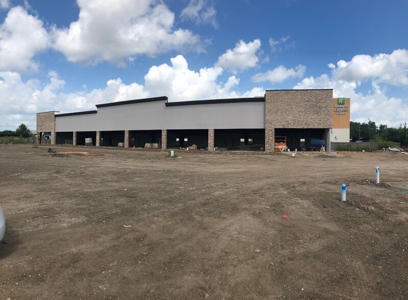 More Photos Of 6860 Southwest Fwy, Houston Storefront Retail Office For Lease