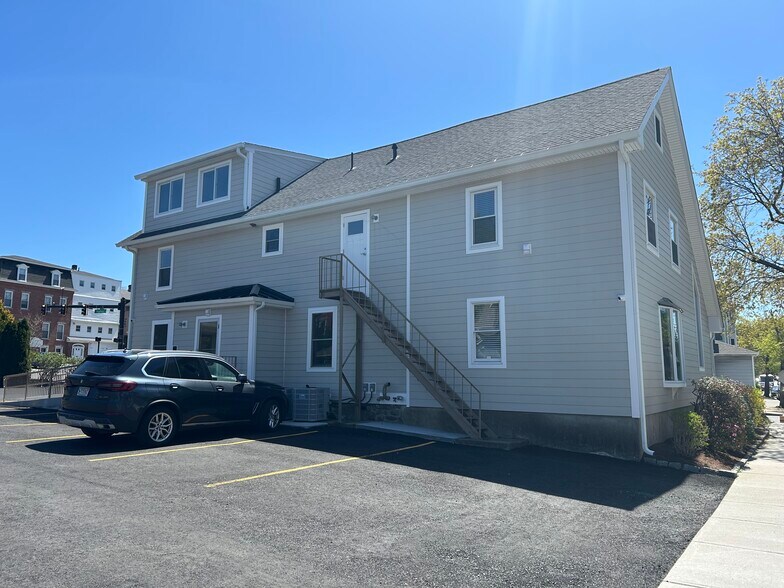 More Photos Of 52 Highland St, Worcester Office For Lease