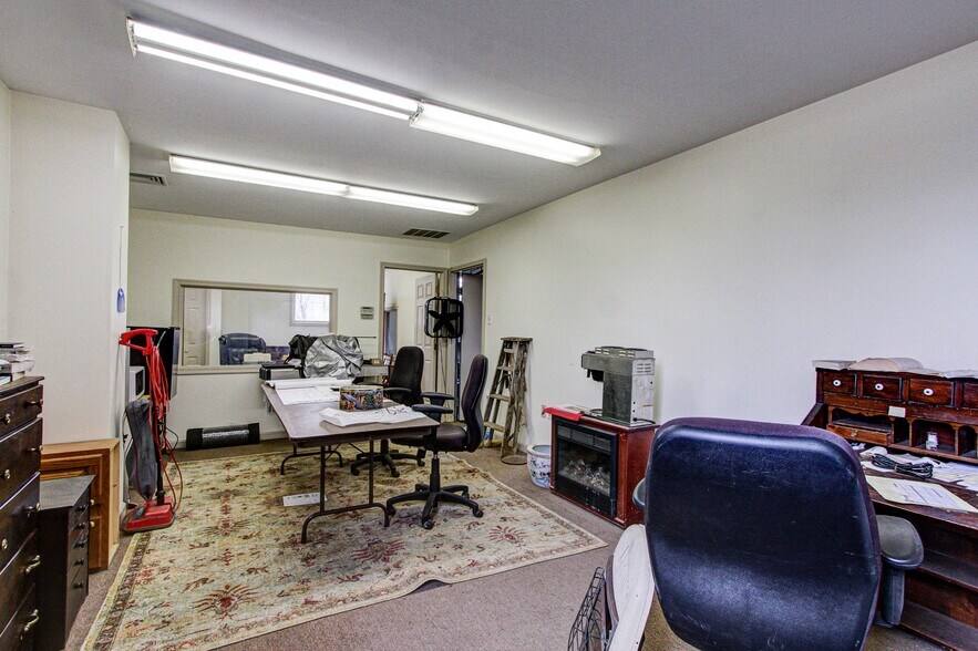 More Photos Of 3328 Huntingdon Pike, Huntingdon Valley Service For Sale