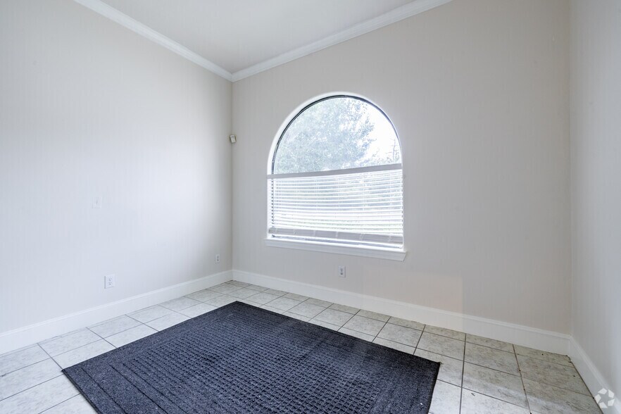 More Photos Of 12820 Willow Centre Dr, Houston Unknown For Lease