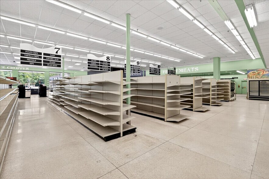 More Photos Of 4634-4639 Gravois Rd, House Spgs, House Springs Supermarket For Lease