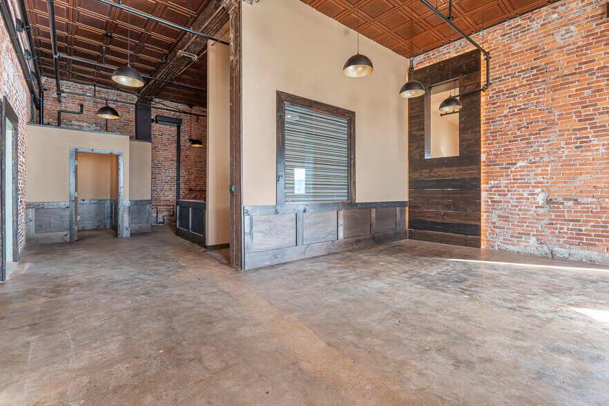 More Photos Of 811 E 1st St, Newberg Storefront Retail Residential For Lease