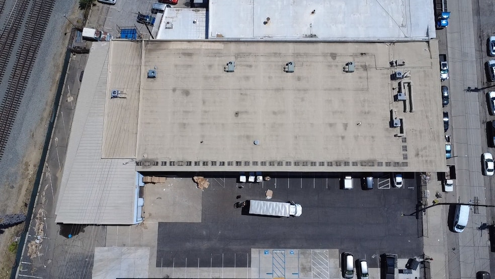 More Photos Of 7535 Woodman Pl, Van Nuys Warehouse For Lease