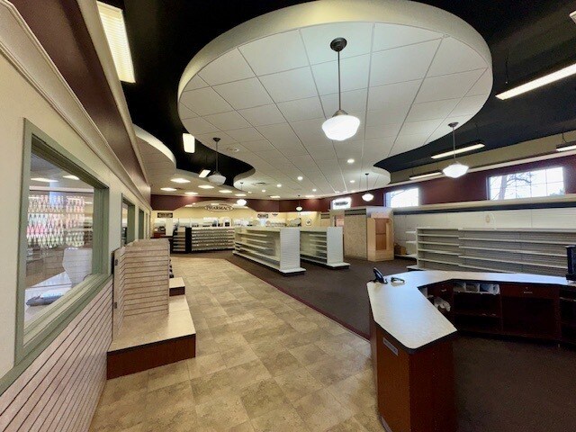 More Photos Of 640 N Fountain Ave, Springfield Freestanding For Sale