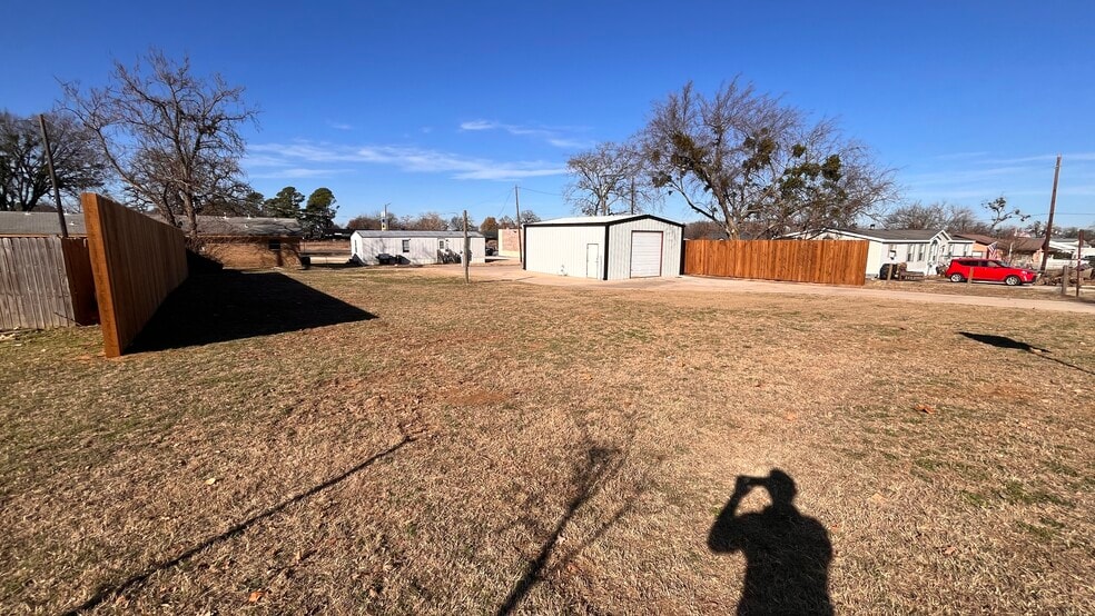 More Photos Of 302 N Main St, Collinsville Light Manufacturing For Lease