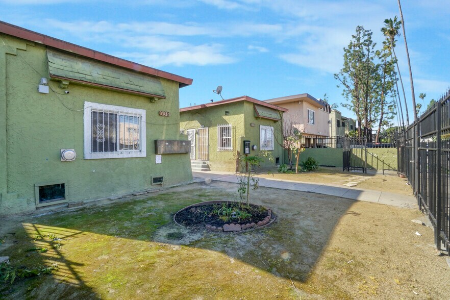 More Photos Of 606 W 81st St, Los Angeles Apartments For Sale