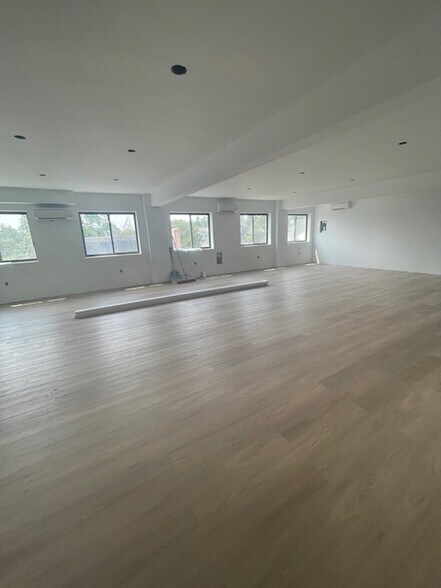 More Photos Of 351-357 Hempstead Tpke, West Hempstead Storefront Retail Office For Lease