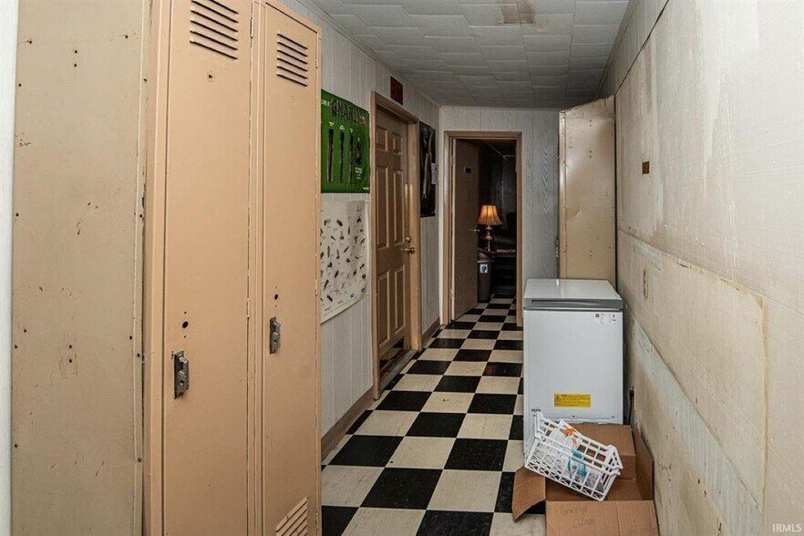 More Photos Of 1985 S Old US 41, Vincennes Industrial For Sale