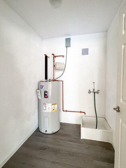 More Photos Of 1040 W Main St, Mascoutah Freestanding For Lease