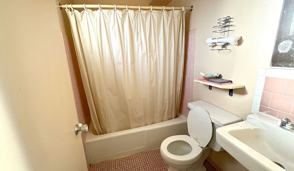 More Photos Of 21455 W I-40 Business, Seligman Hotel For Sale