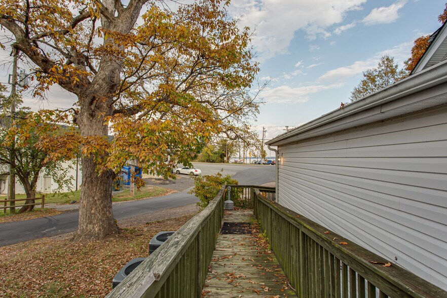 More Photos Of 12133 Neale Sound Dr, Cobb Island Restaurant For Sale