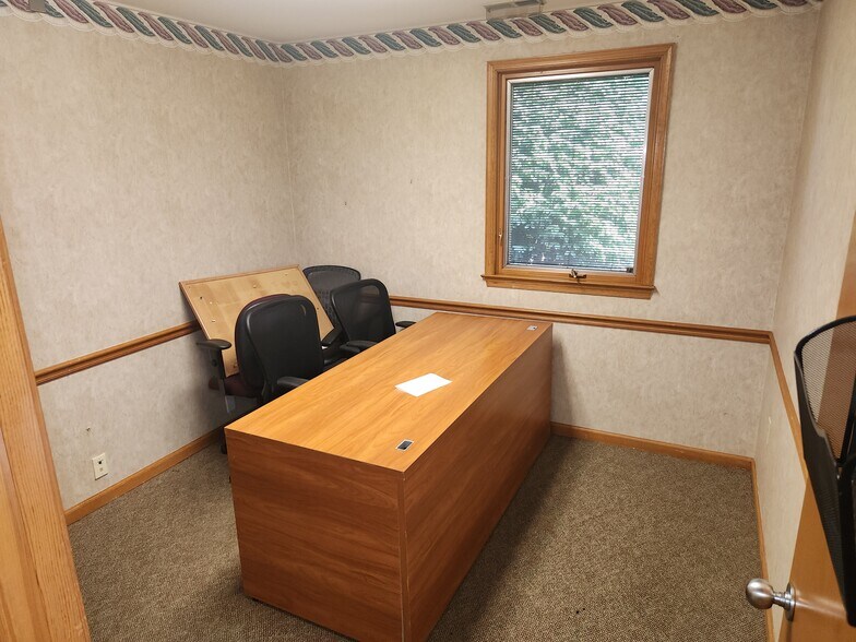 More Photos Of 360 Middletown Blvd, Langhorne Medical For Lease