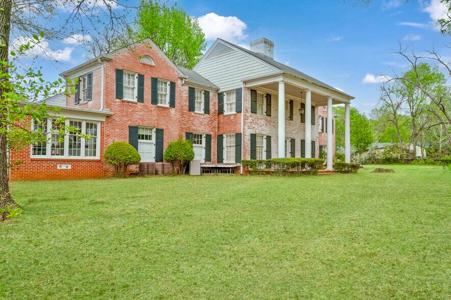 More Photos Of 600 Crockett Cir, Paris Specialty For Sale