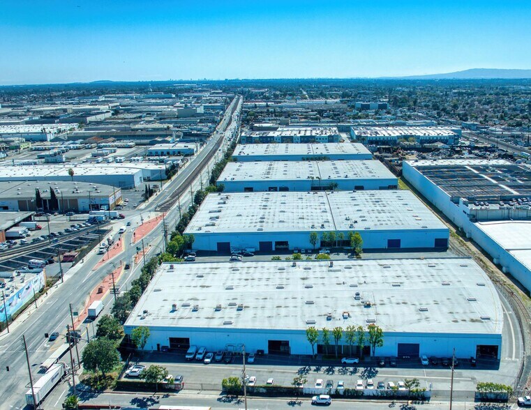 Primary Photo Of 2501-2551 S Alameda St, Los Angeles Unknown For Lease