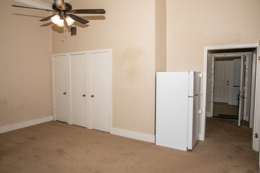 More Photos Of 515 Colorado, Burton Apartments For Sale