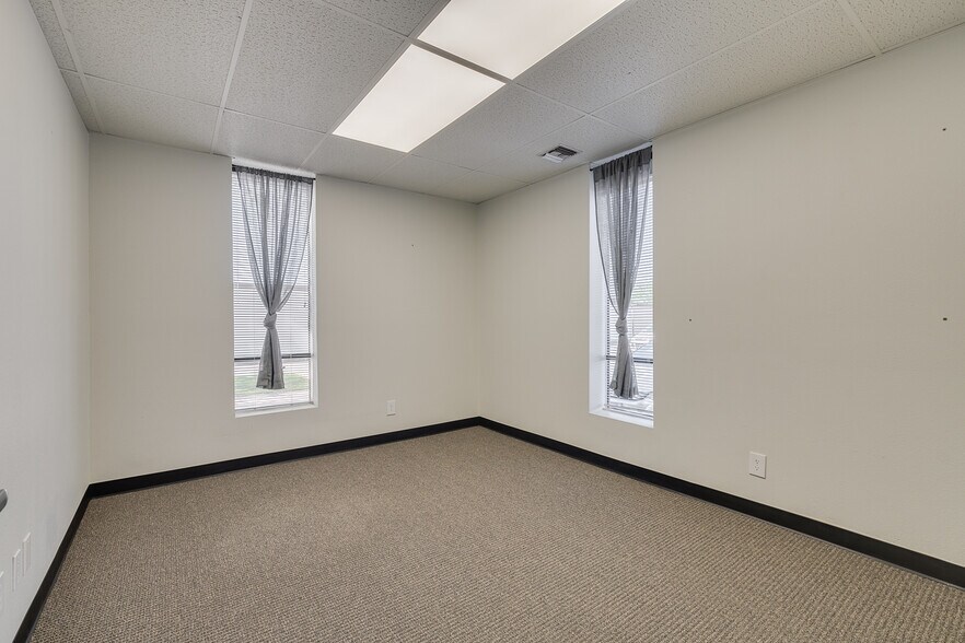More Photos Of 4925 Davis Blvd, North Richland Hills Office For Sale