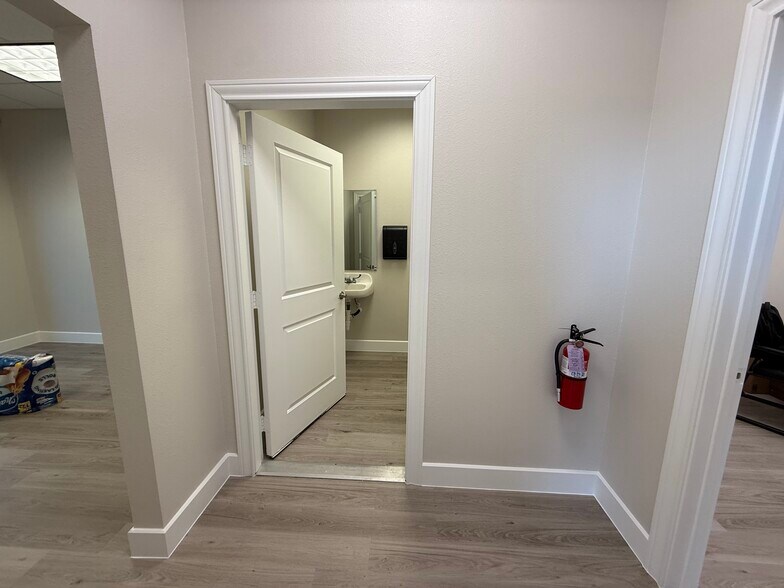 More Photos Of 21627 Rhodes Rd, Spring Warehouse For Lease