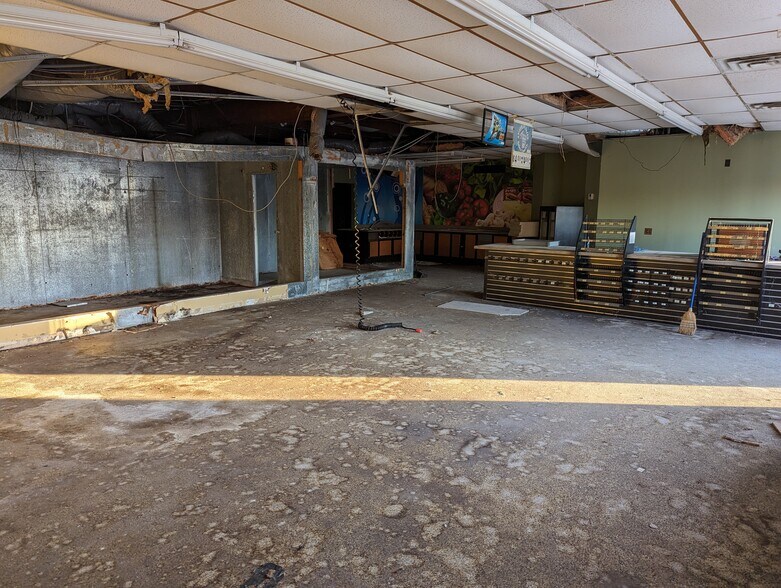 More Photos Of 150 S Grand Ave, Greenfield Freestanding For Sale