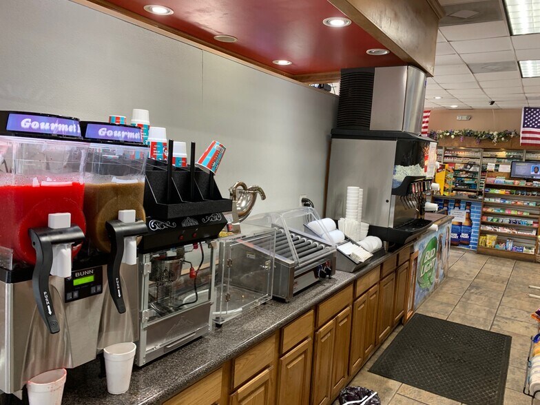 More Photos Of 12666 State Highway 31 W, Tyler Storefront For Sale