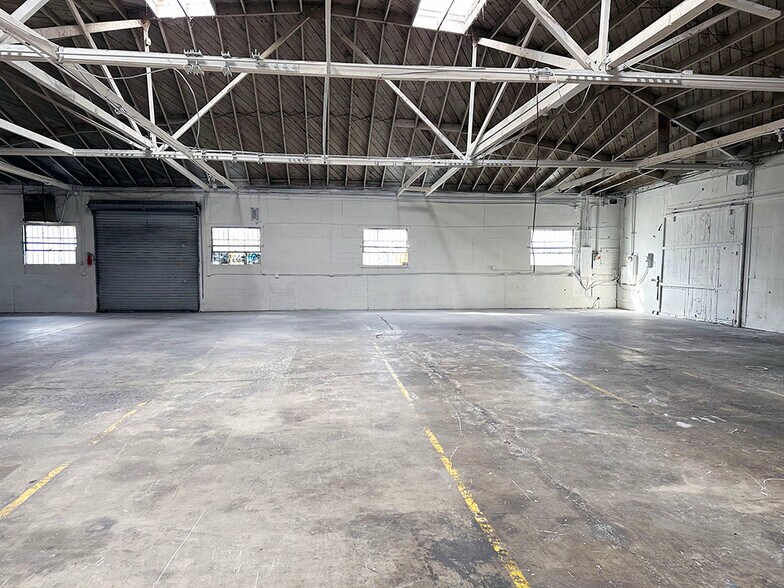 More Photos Of 5106-5118 E Washington Blvd, Commerce Warehouse For Lease