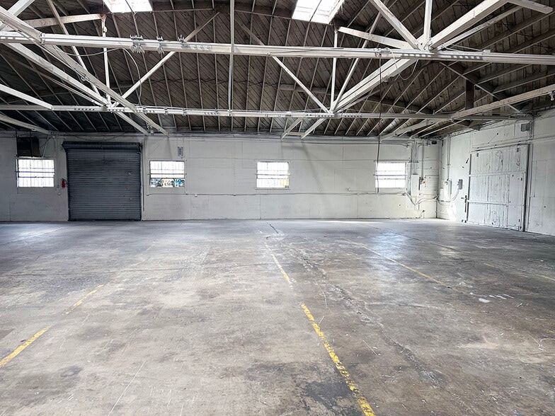 More Photos Of 5106 E Washington Blvd, Commerce Warehouse For Lease