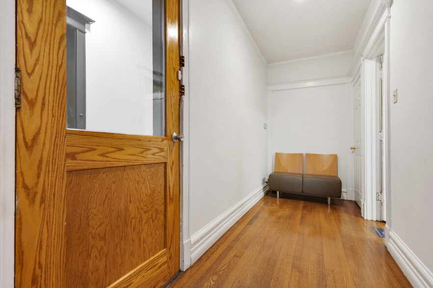 More Photos Of 1513 E 53rd St, Chicago Storefront Retail Office For Lease