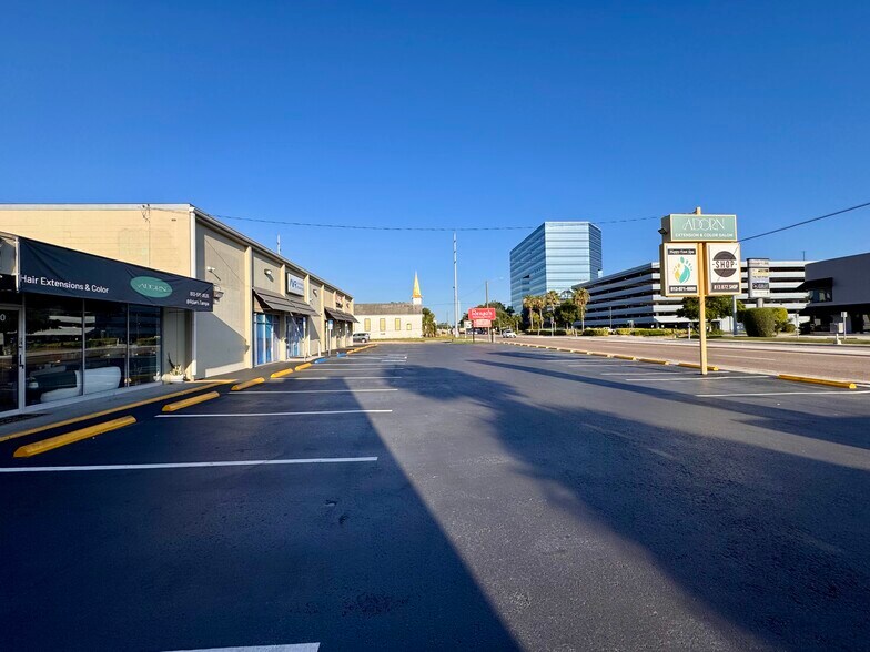 More Photos Of 3642 W Kennedy Blvd, Tampa Storefront For Lease