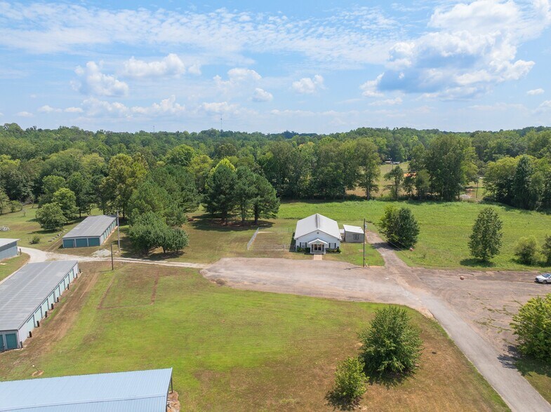 More Photos Of 10366 Highway 100, Scotts Hill Flex For Sale