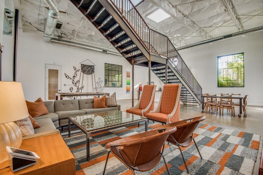 More Photos Of 4827-4841 Memphis St, Dallas Office For Lease