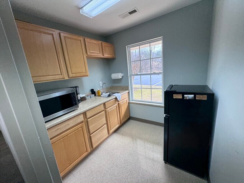 More Photos Of 6a Accountants cir, Seneca Office Residential For Lease