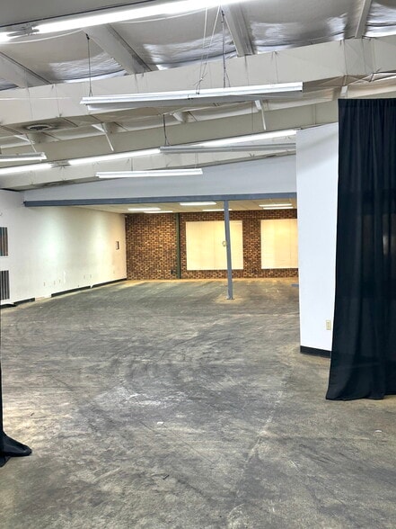 More Photos Of 130 S Fairview Rd, Rocky Mount Flex For Sale