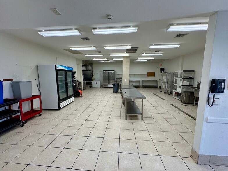 More Photos Of 1722 N Federal Hwy, Hollywood General Retail For Lease
