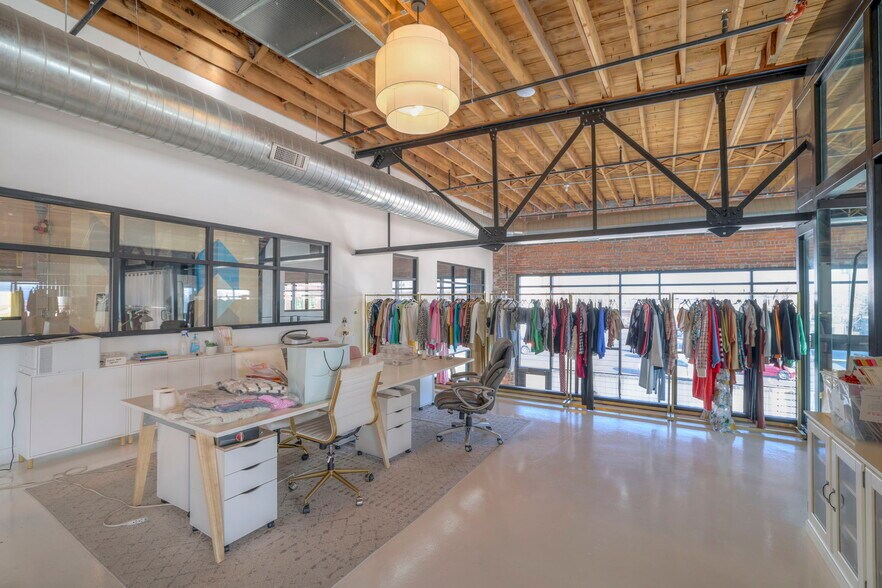 More Photos Of 1604 Locust St, Kansas City Office For Lease