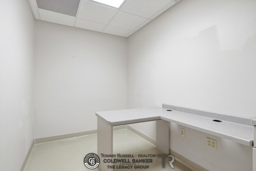 More Photos Of 733 Landmark Dr, Casper Medical For Sale