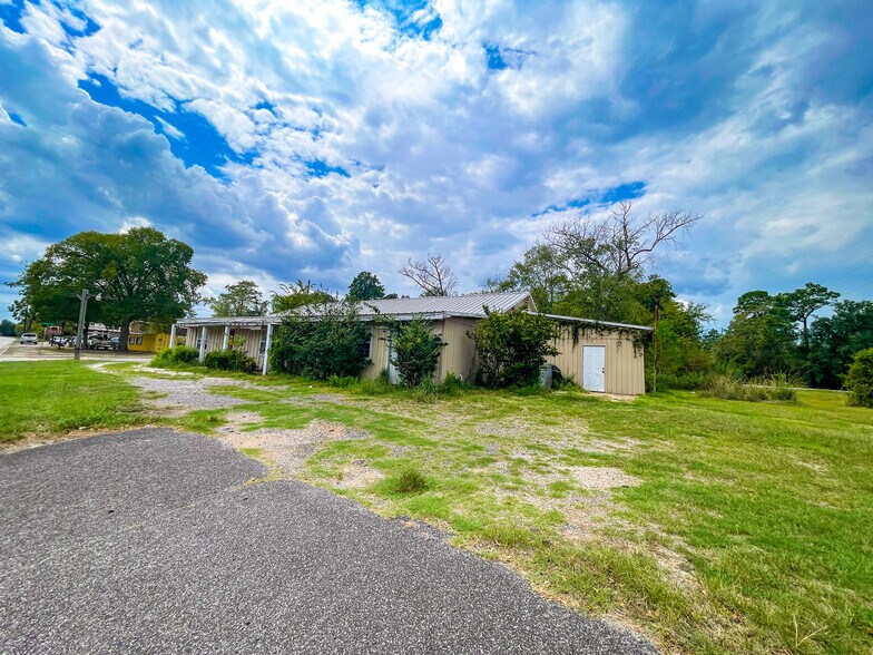 More Photos Of 2305 N Main St, Vidor Flex For Sale