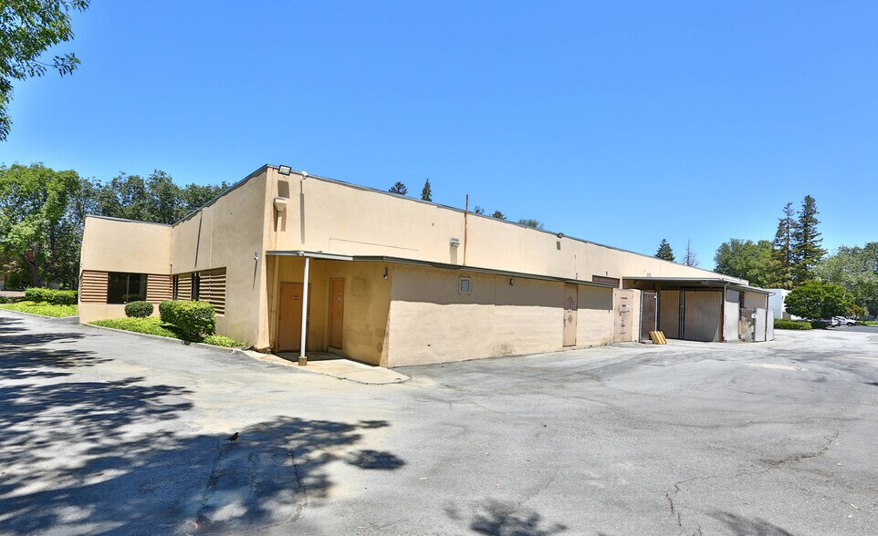 More Photos Of 118-122 Charcot Ave, San Jose Flex For Lease