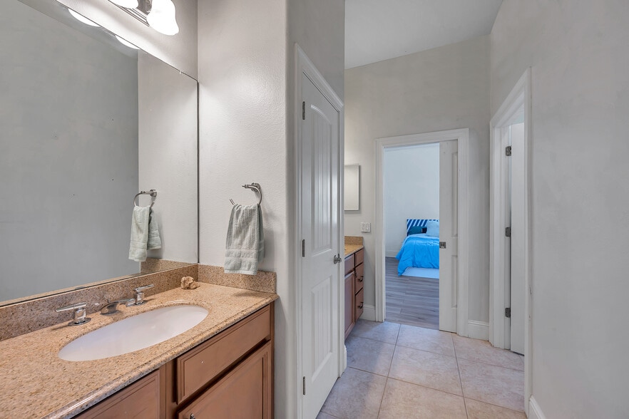 More Photos Of 429 2nd St S, Safety Harbor Specialty For Sale