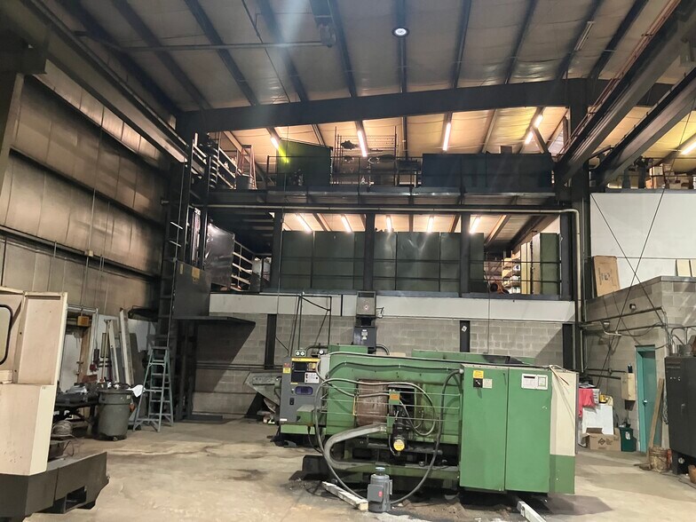 More Photos Of 185 Lafayette Rd, North Hampton Warehouse For Lease