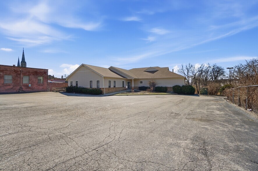 More Photos Of 3751 Warsaw Ave, Cincinnati Office For Sale