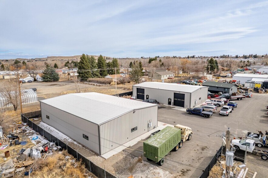 More Photos Of 528 Blackburn St, Cody Auto Repair For Sale