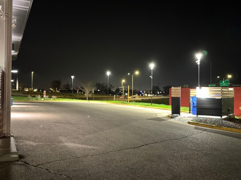 More Photos Of 615 E 14th St, Des Moines Office For Sale