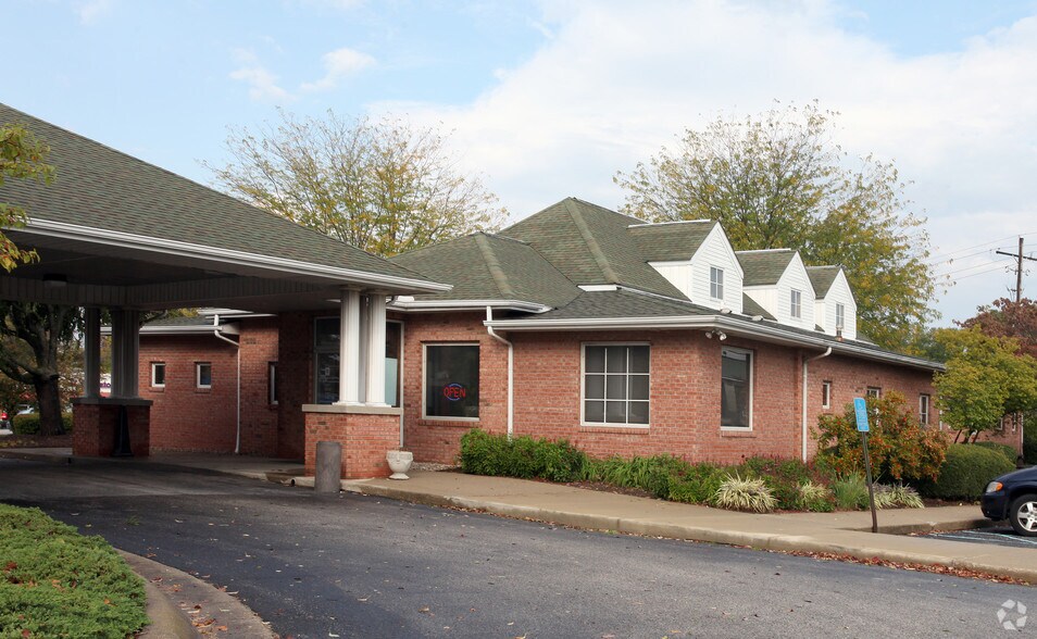 More Photos Of 3175 W 3rd St, Bloomington Unknown For Lease