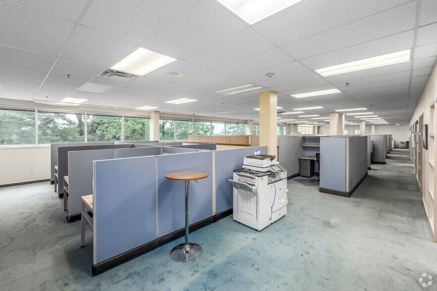 More Photos Of 10755 York Rd, Cockeysville Office For Sale