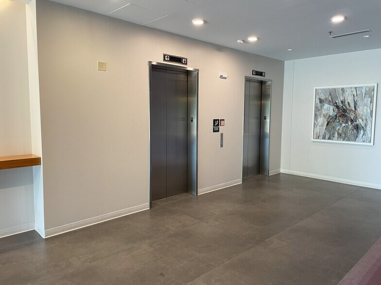 More Photos Of 477 N Lindbergh Blvd, Creve Coeur Office For Lease