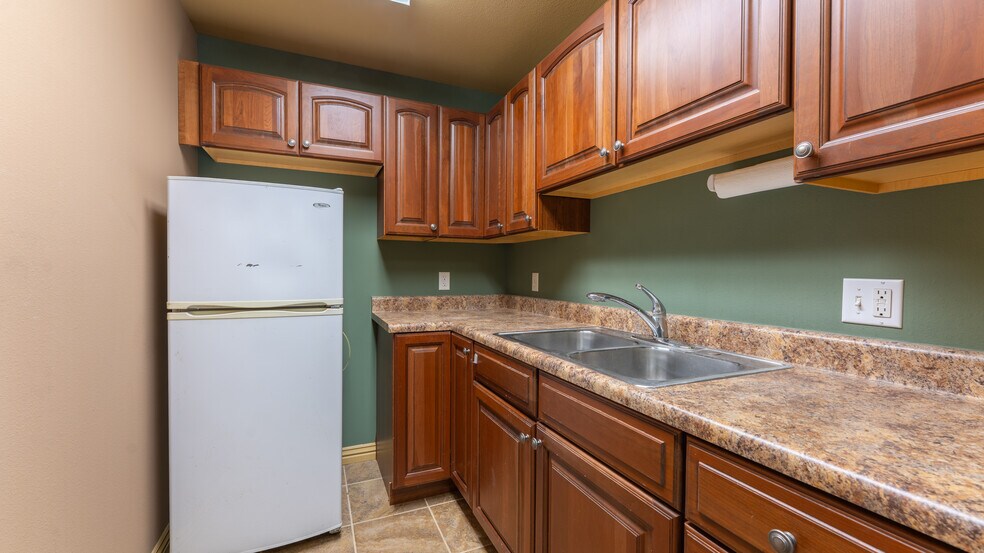 More Photos Of 4466 Horseshoe Bend Pky, Village Of Four Seasons General Retail For Sale
